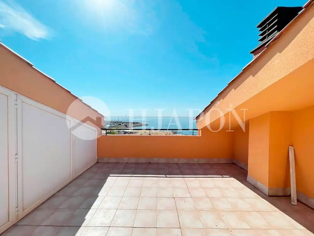 Terraza de Casa adosada en venta en El Masnou con Calefacción, Jardín privado y Terraza