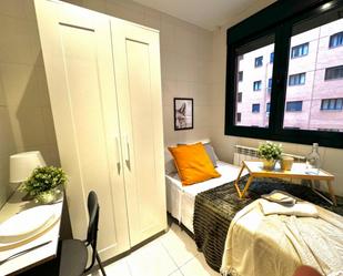 Bedroom of Apartment to share in  Madrid Capital  with Oven, Microwave and Internet