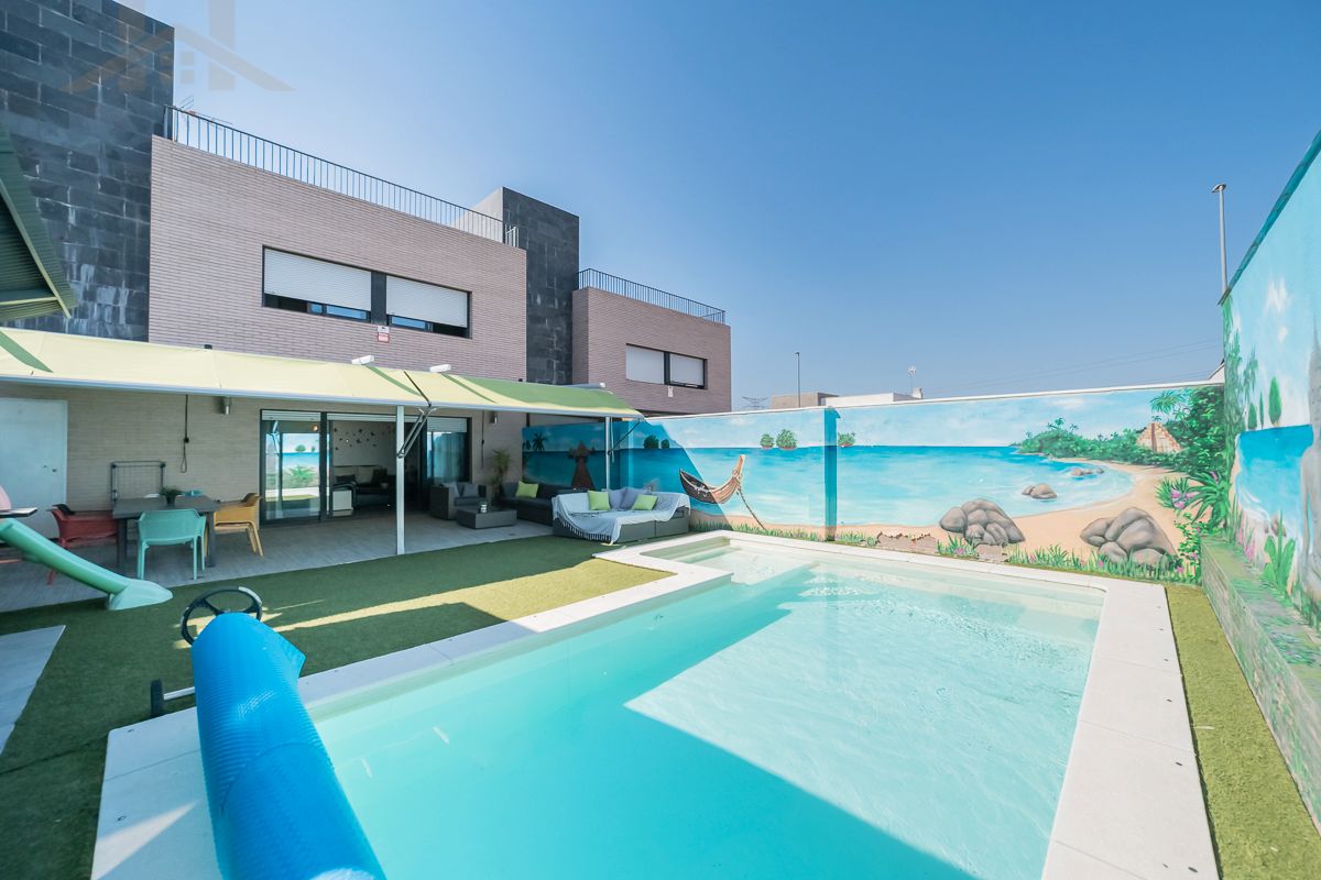 Swimming pool of House or chalet for sale in Arroyomolinos (Madrid)  with Air Conditioner, Heating and Private garden