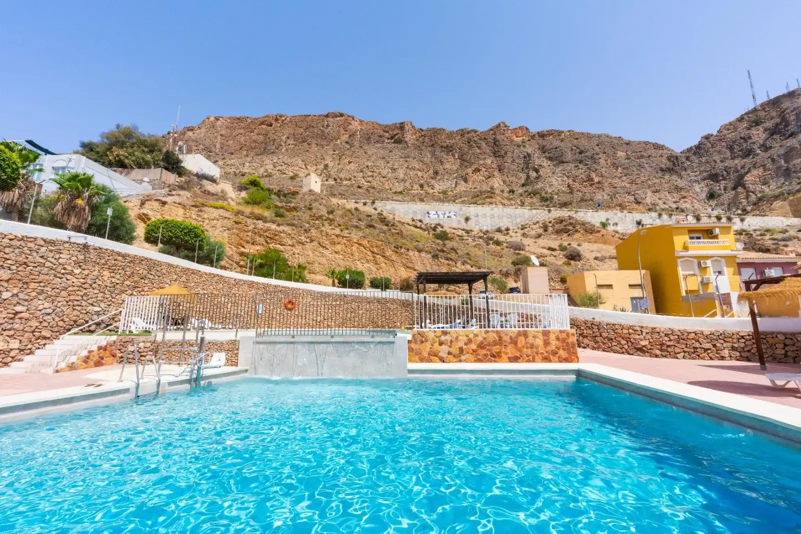 Piscina de Piso en venta en Roquetas de Mar con Aire acondicionado, Terraza y Amueblado