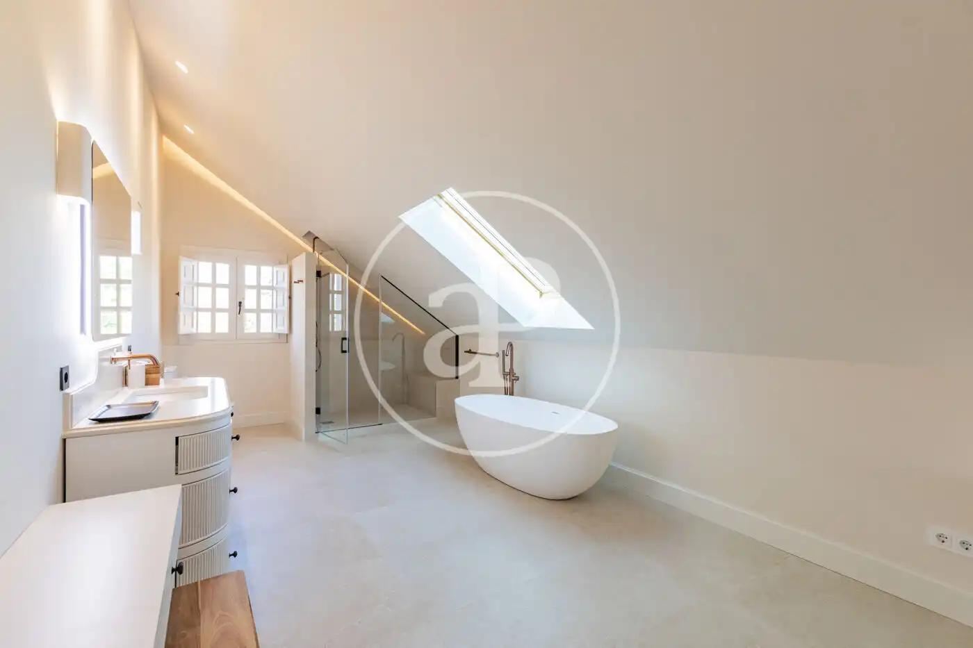 Bathroom of Houses for rent in Madrid  with Air Conditioner, Heating and Private garden