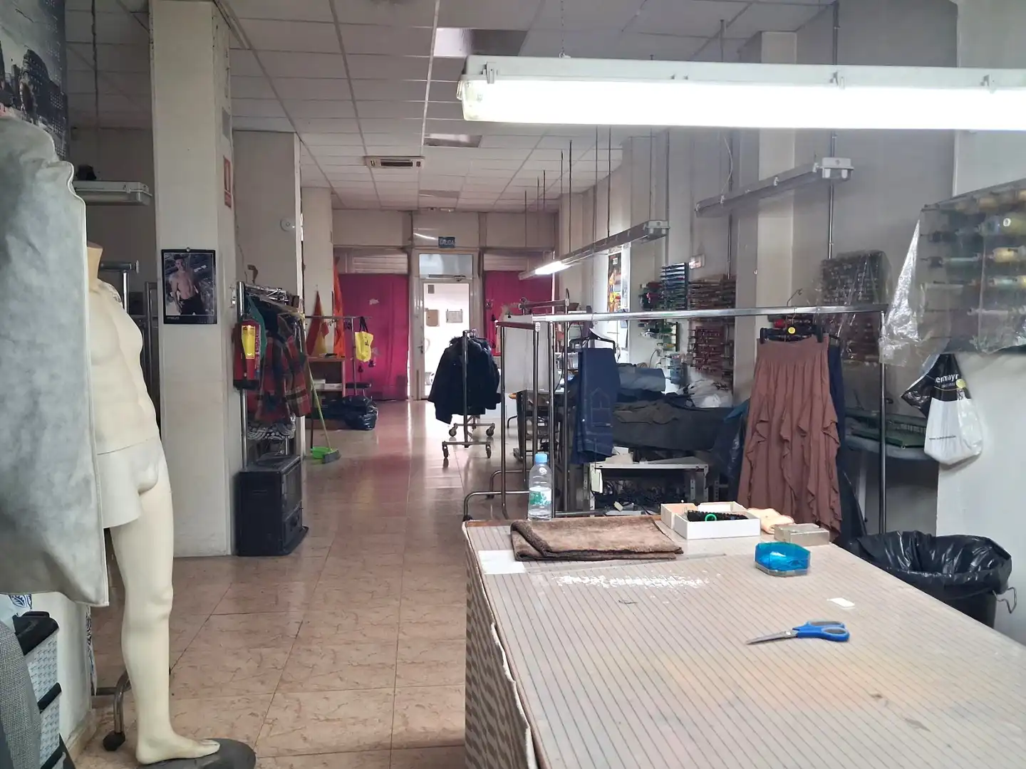 Local en venda en Zaragoza amb Moblat i Alarma