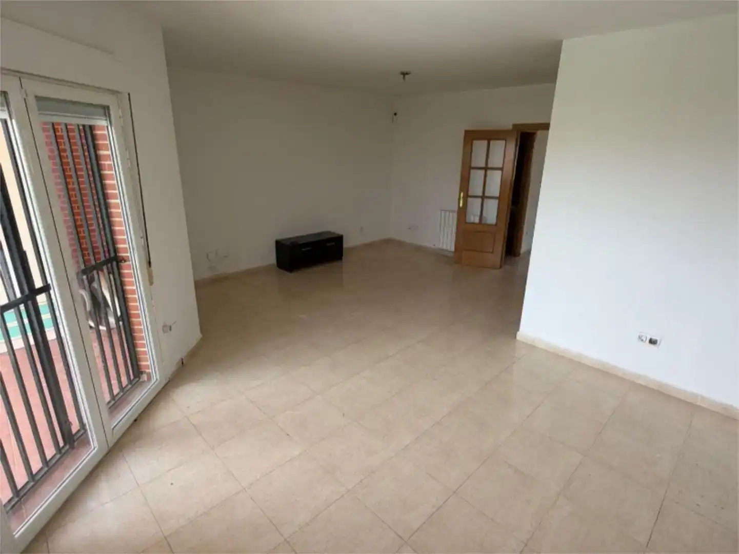 Sala d'estar de Casa o xalet en venda en Cedillo del Condado amb Piscina i Balcó