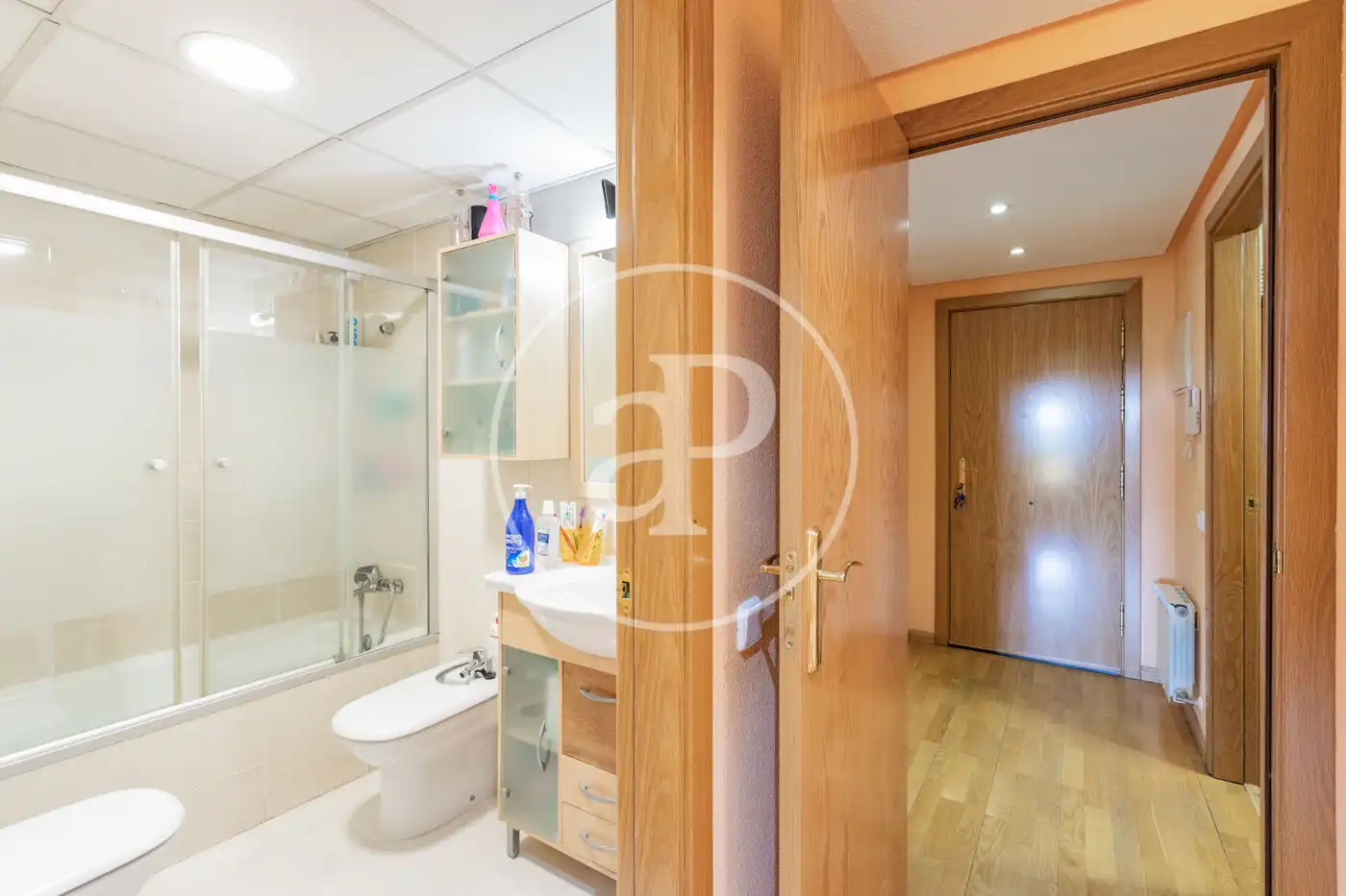 Baño de Piso en venta en Madrid con Aire acondicionado, Calefacción y Jardín privado