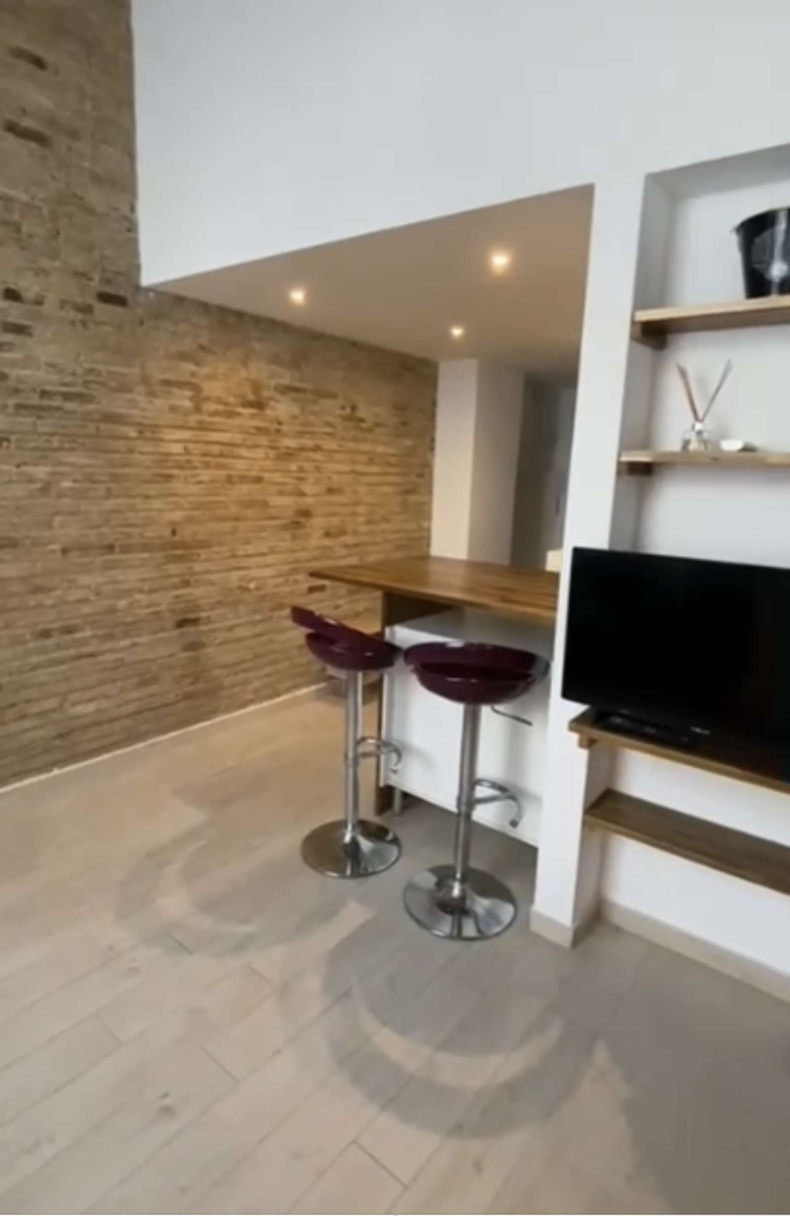 Kitchen of Study to share in  Valencia Capital  with Air Conditioner and Terrace