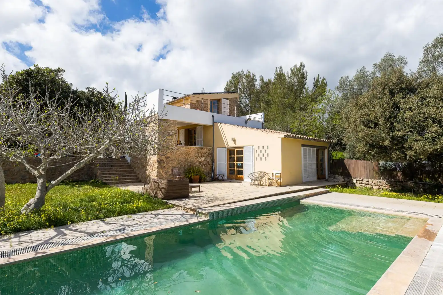 Vista exterior de Casa o xalet en venda en  Palma de Mallorca amb Parquet, Terrassa i Traster
