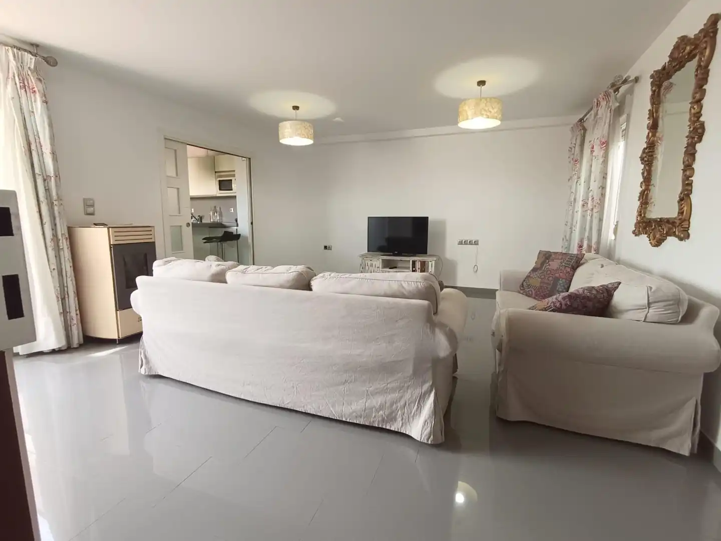 Wohnzimmer von Dachboden zum Verkauf in Levante