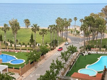 Pis amb piscina en venda a Carrer Amplaries 23