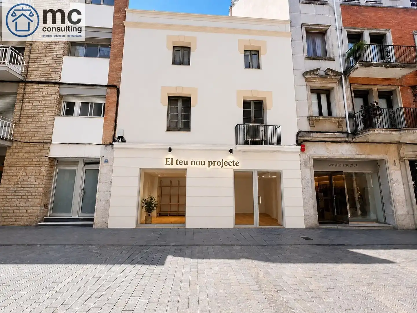Vista exterior de Edifici en venda en Granollers