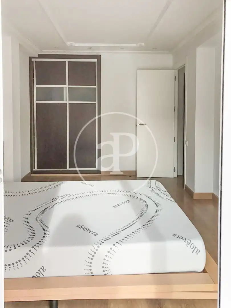 Schlafzimmer von Wohnung zur Miete in Valencia mit Klimaanlage, Heizung und Möbliert