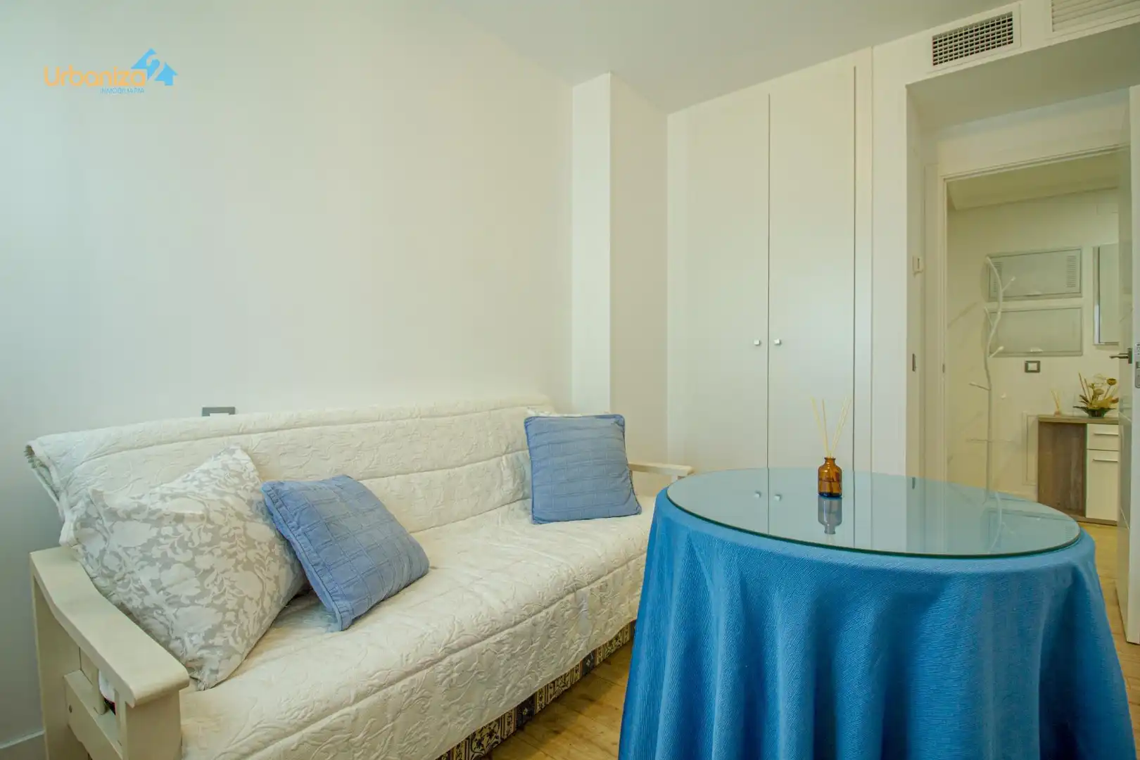 Dormitori de Apartament de lloguer en Badajoz amb Calefacció, Moblat i Balcó