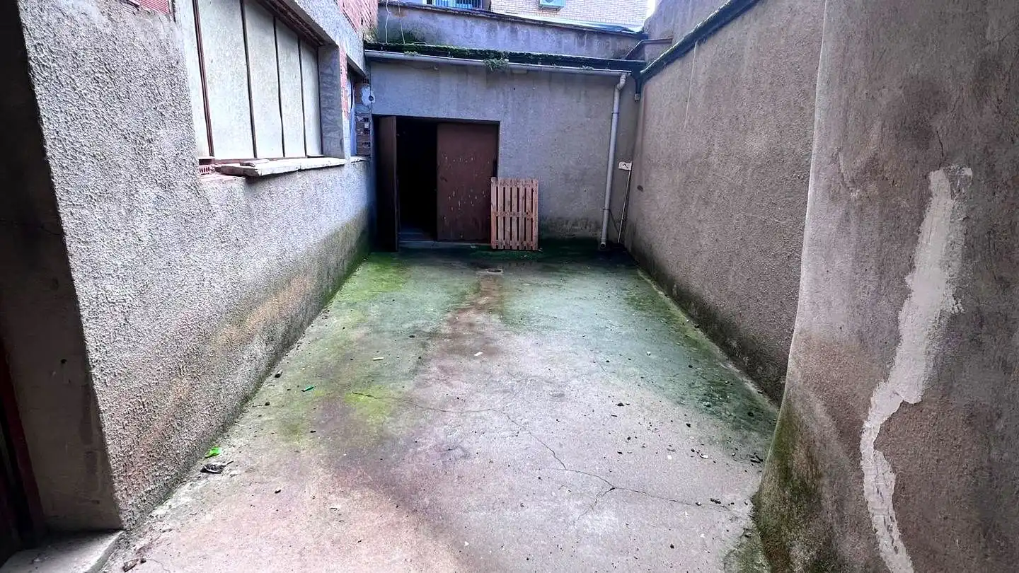 Parkplatz von Geschaftsraum zur Miete in Villar del Olmo mit Klimaanlage