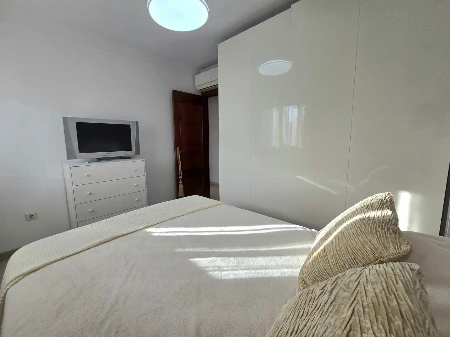 Schlafzimmer von Wohnung zum Verkauf in Torremolinos mit Klimaanlage, Privatgarten und Terrasse