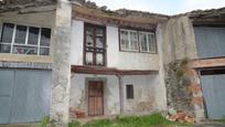 Vista exterior de Casa adosada en venda en Llanes amb Jardí privat