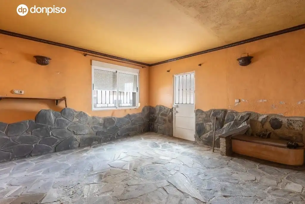 Casa adosada en venda en Granada amb Terrassa i Piscina comunitària