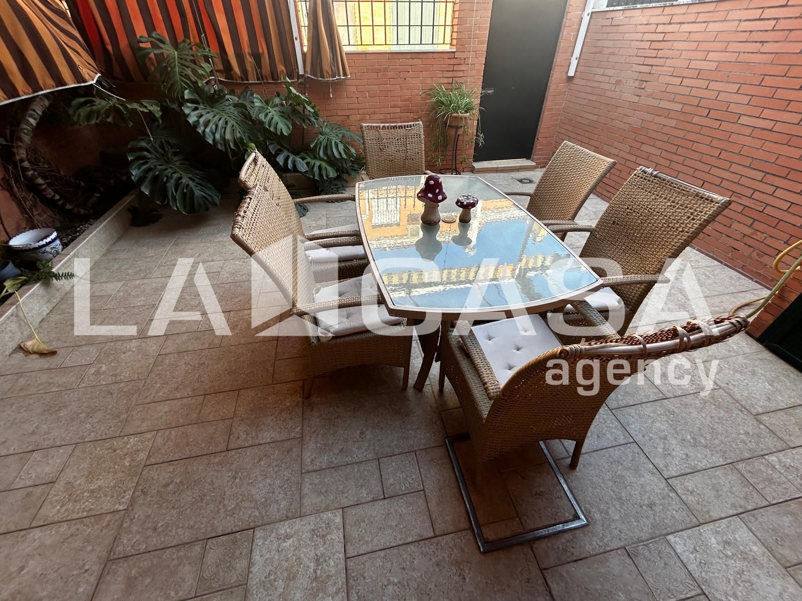 Terrassa de Casa adosada en venda en Montequinto amb Aire condicionat, Terrassa i Traster