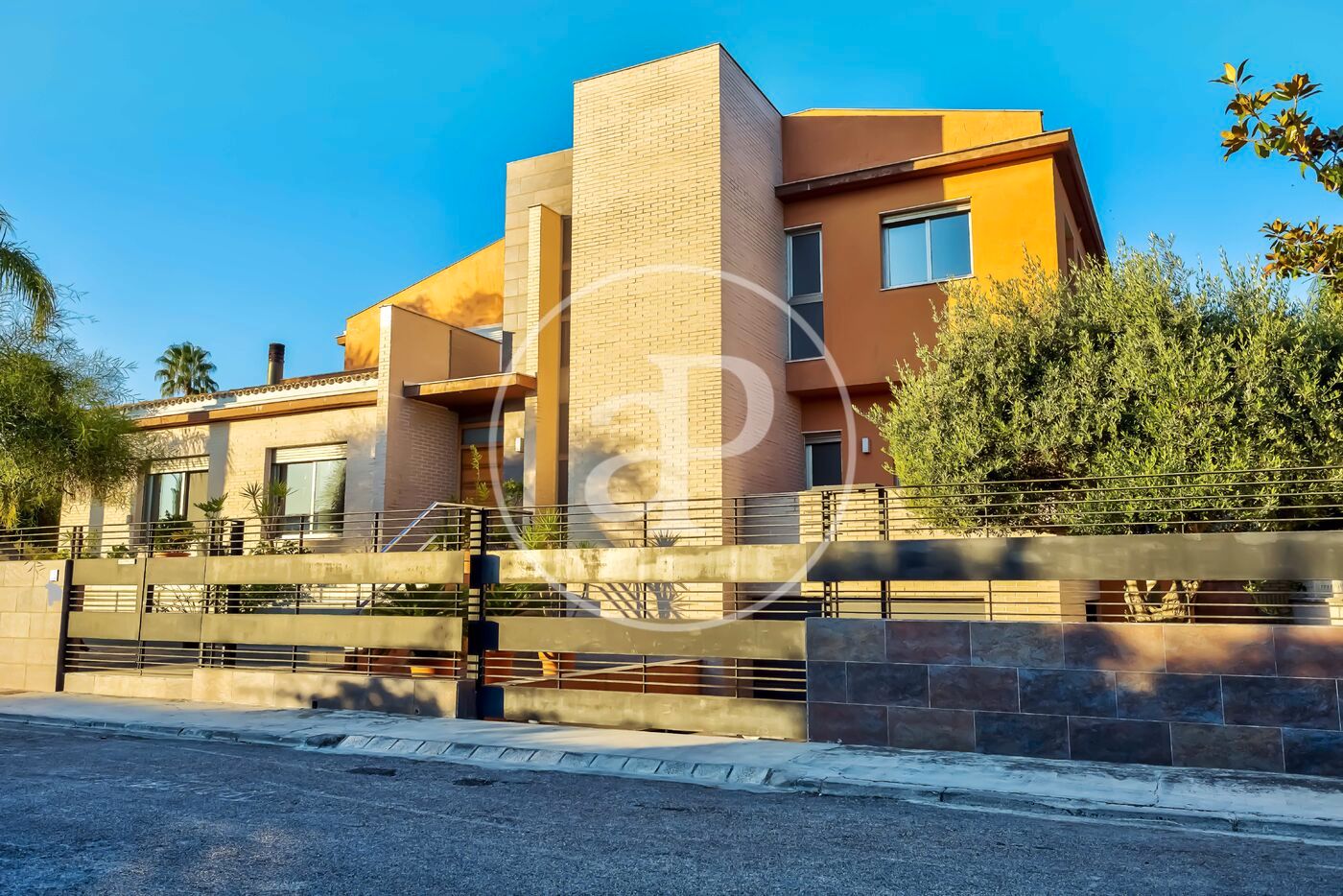 Vista exterior de Casa o chalet en venta en L'Alcúdia con Aire acondicionado, Calefacción y Jardín privado