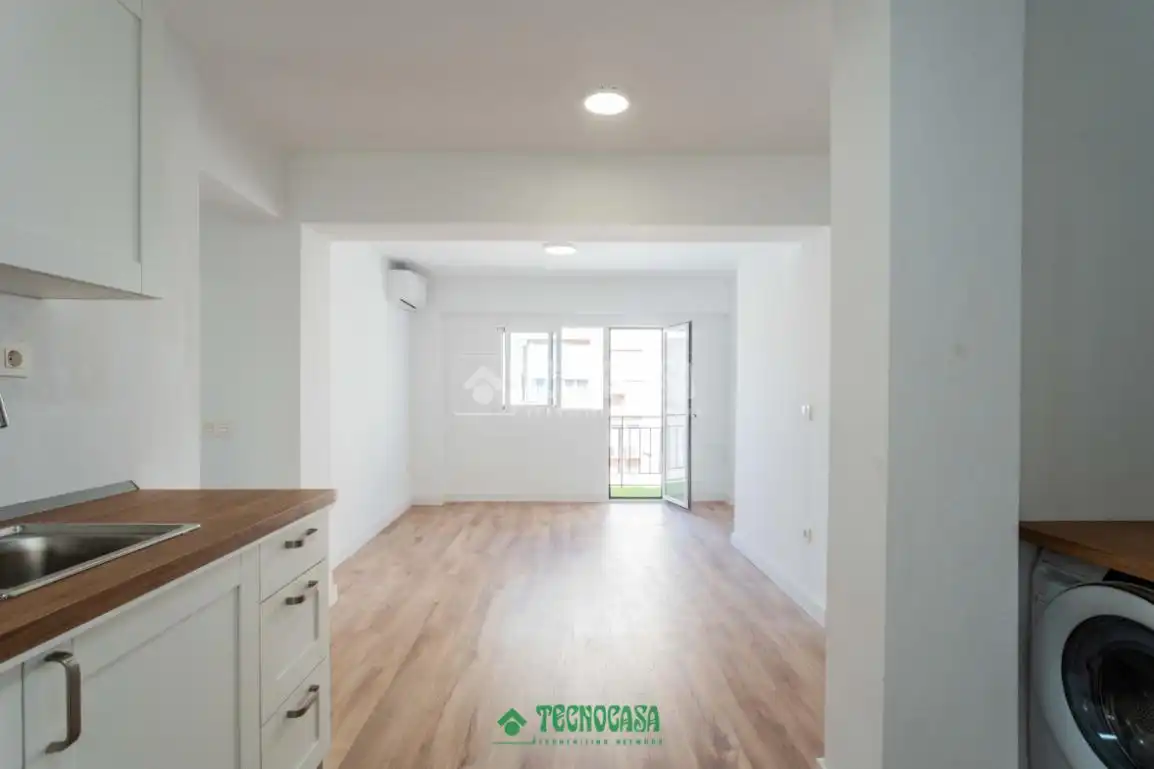 Cocina de Piso en venta en Almería con Calefacción y Balcón