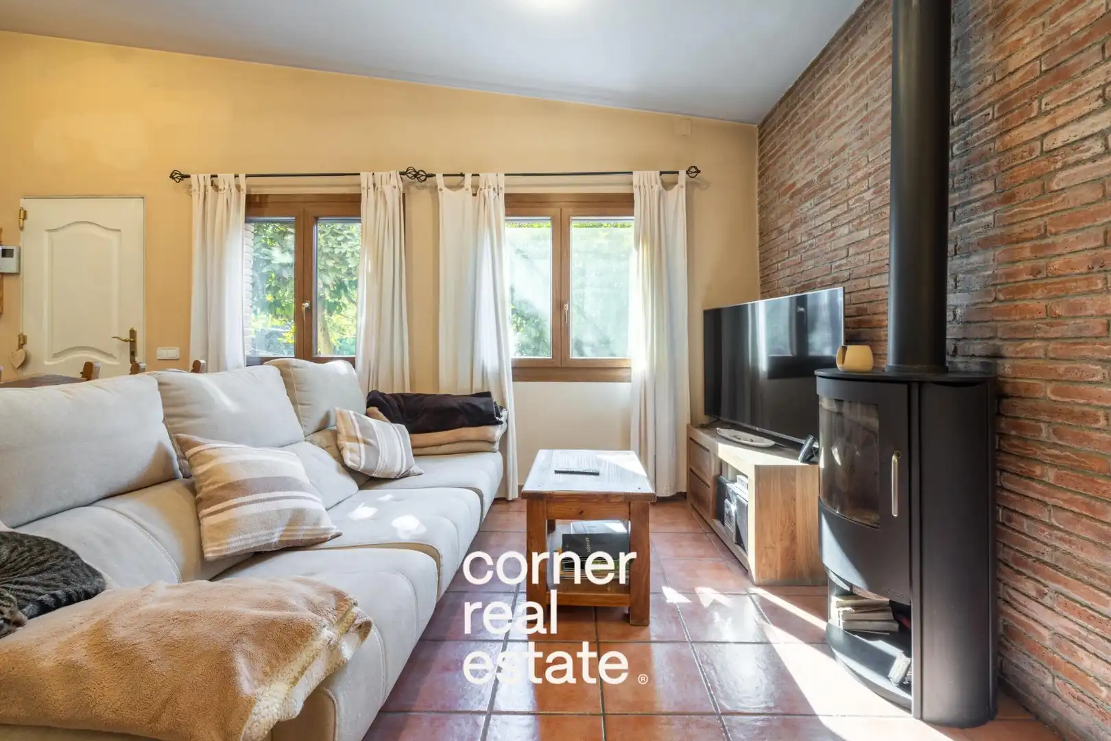 Sala d'estar de Casa o xalet en venda en Sant Cugat del Vallès amb Aire condicionat, Jardí privat i Parquet