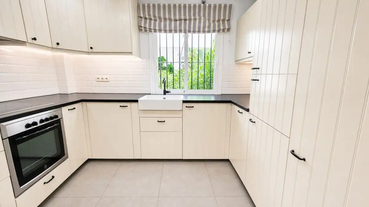 Planta baja en venta en Elviria