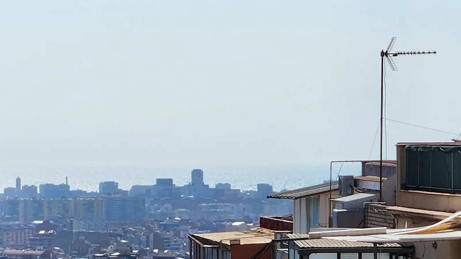 Vista exterior de Pis en venda en Barcelona amb Forn, Balcó i Alarma