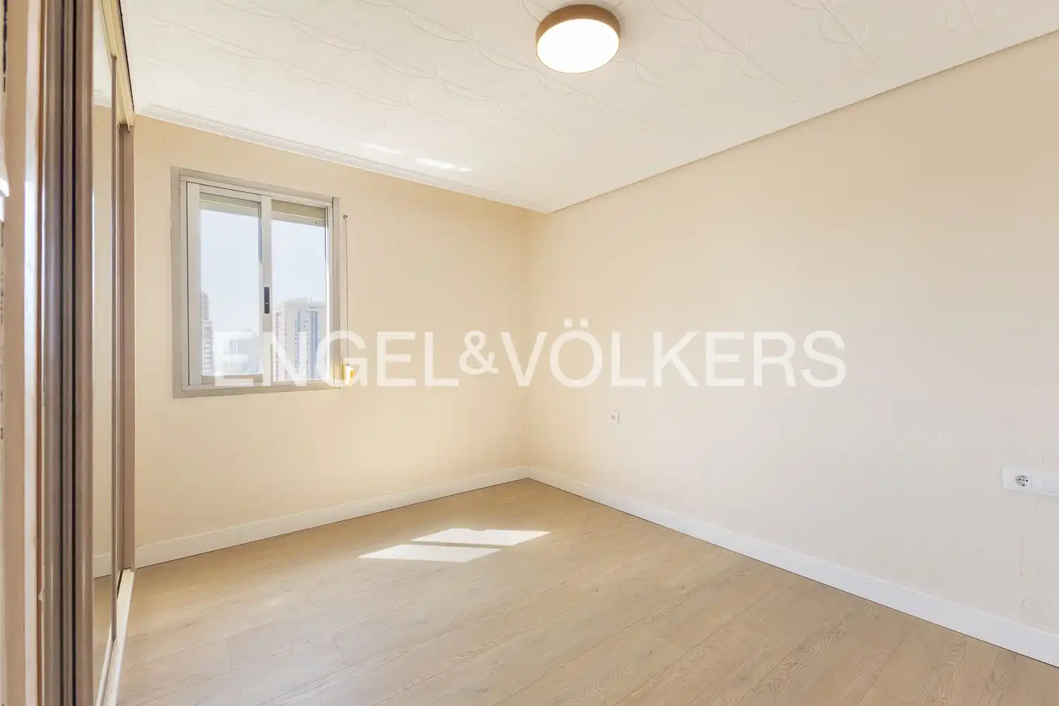 Habitación de Piso de alquiler en Valencia con Aire acondicionado y Calefacción