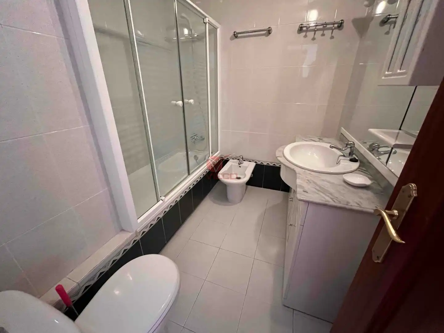 Bathroom of Flat for rent in Cuenca  with Air Conditioner, Heating and Furnished
