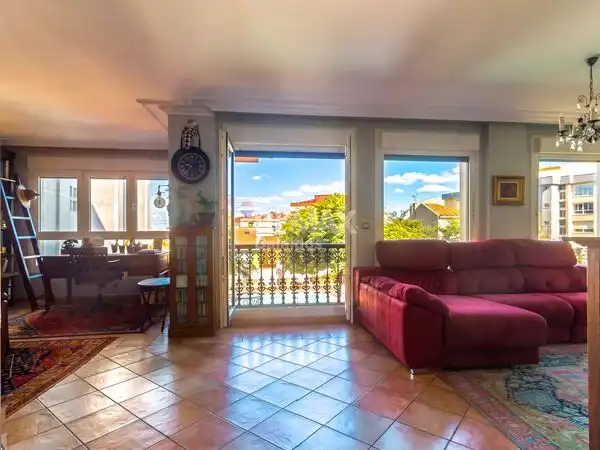 Sala de estar de Casa adosada en venta en Vigo  con Calefacción, Jardín privado y Terraza