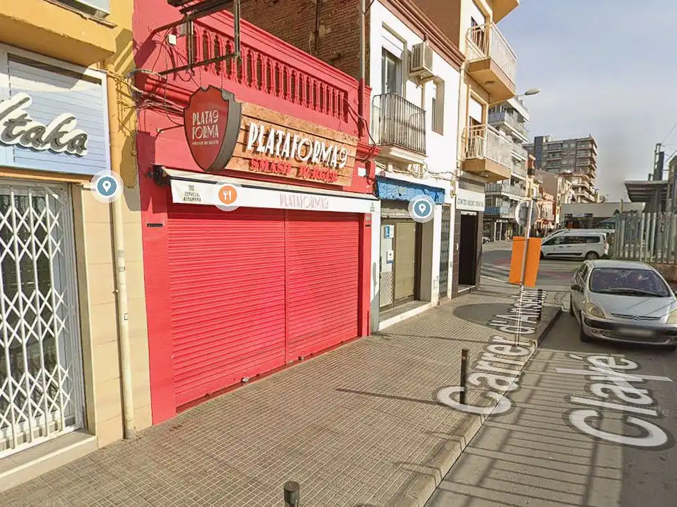 Vista exterior de Local en traspaso en Calella con Aire acondicionado, Calefacción y Parquet