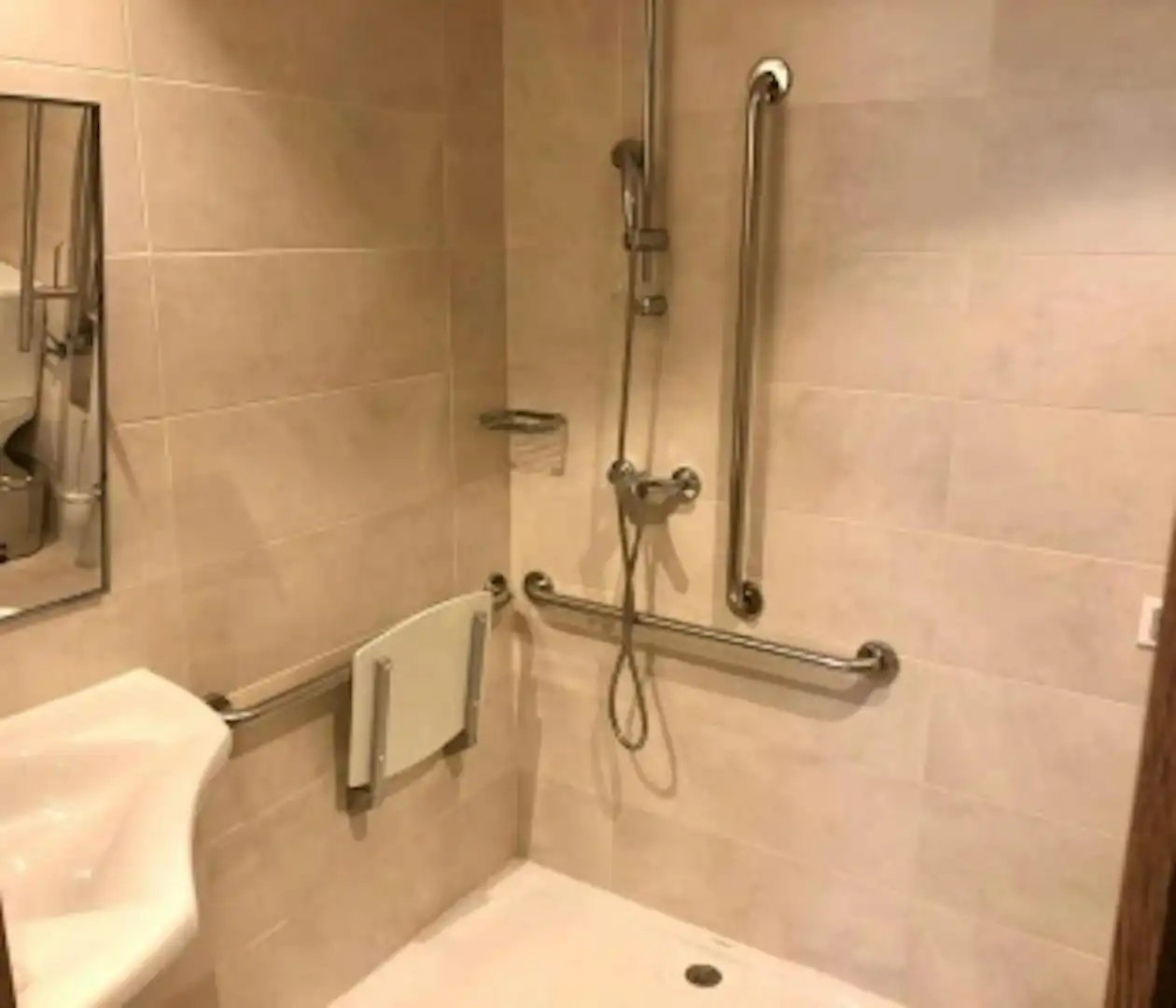 Badezimmer von Gebäude zur Miete in Sevilla