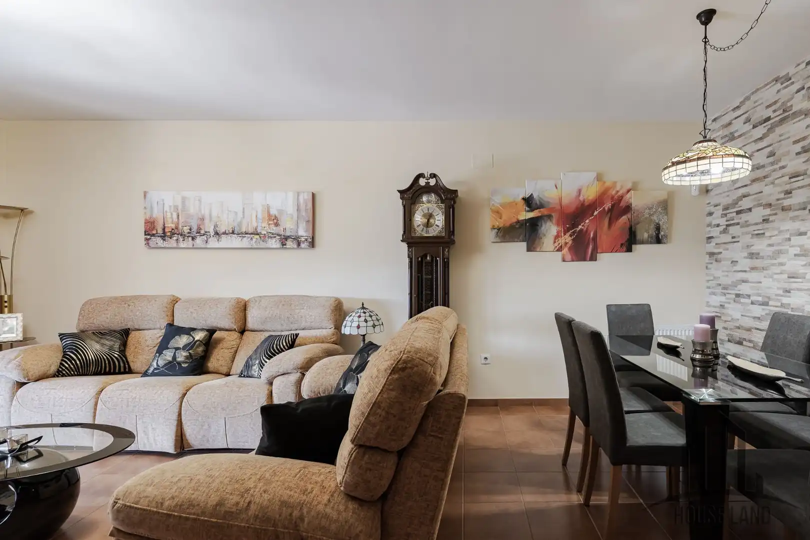 Sala de estar de Casa adosada en venta en El Casar con Aire acondicionado, Calefacción y Piscina comunitaria