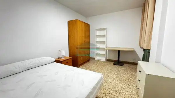 Bedroom of Flat for rent in Granada  with Furnished, TV and Balcony
