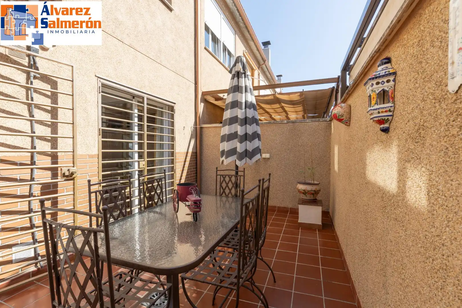 Terrasse von Einfamilien-Reihenhaus zum Verkauf in Armilla mit Heizung
