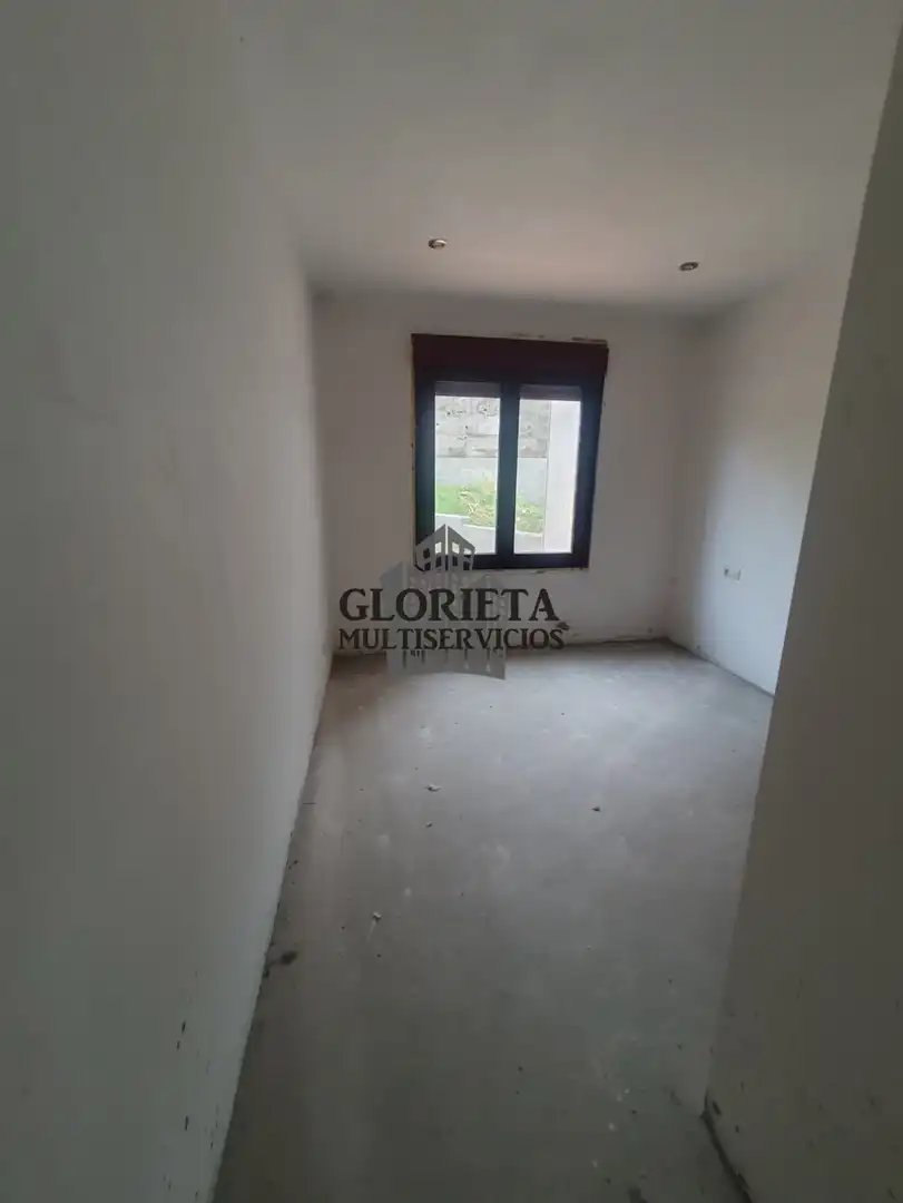 Casa adosada en venta en Vigo  con Calefacción, Parquet y Terraza