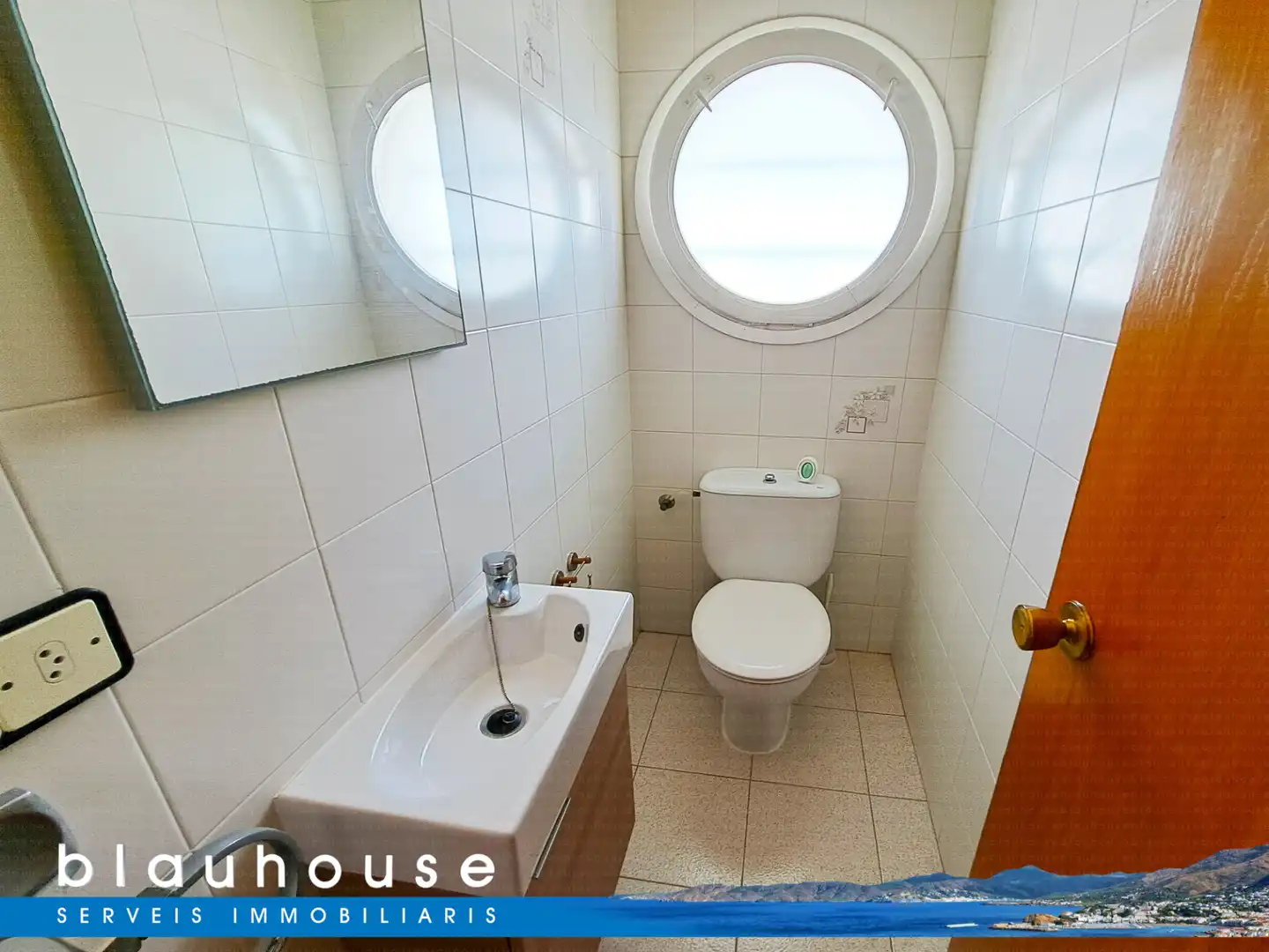Bathroom of Attic for sale in Llançà  with Air Conditioner and Terrace