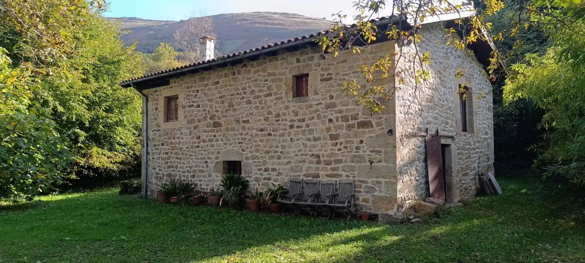 Vista exterior de Finca rústica en venda en Santiurde de Toranzo