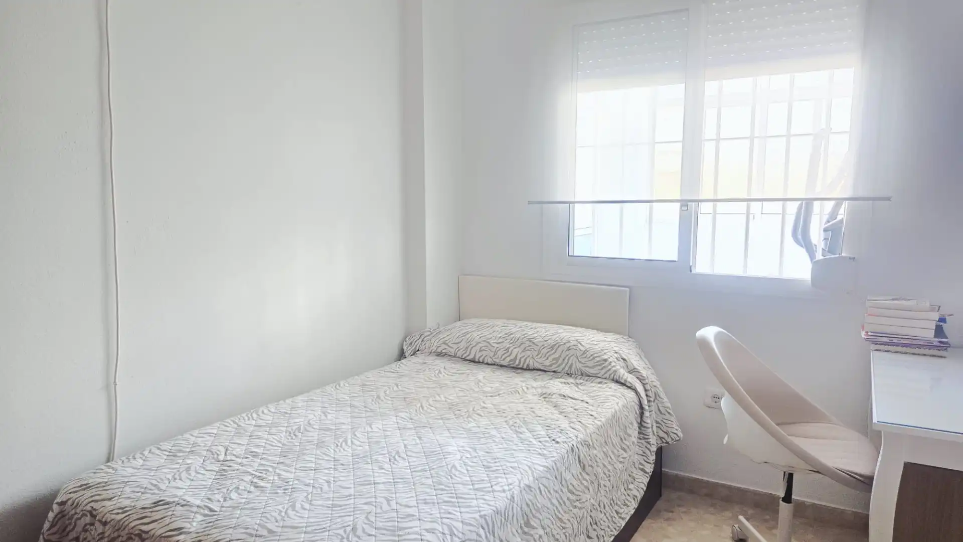 Bedroom of Flat for sale in Rincón de la Victoria  with Air Conditioner, Terrace and Furnished