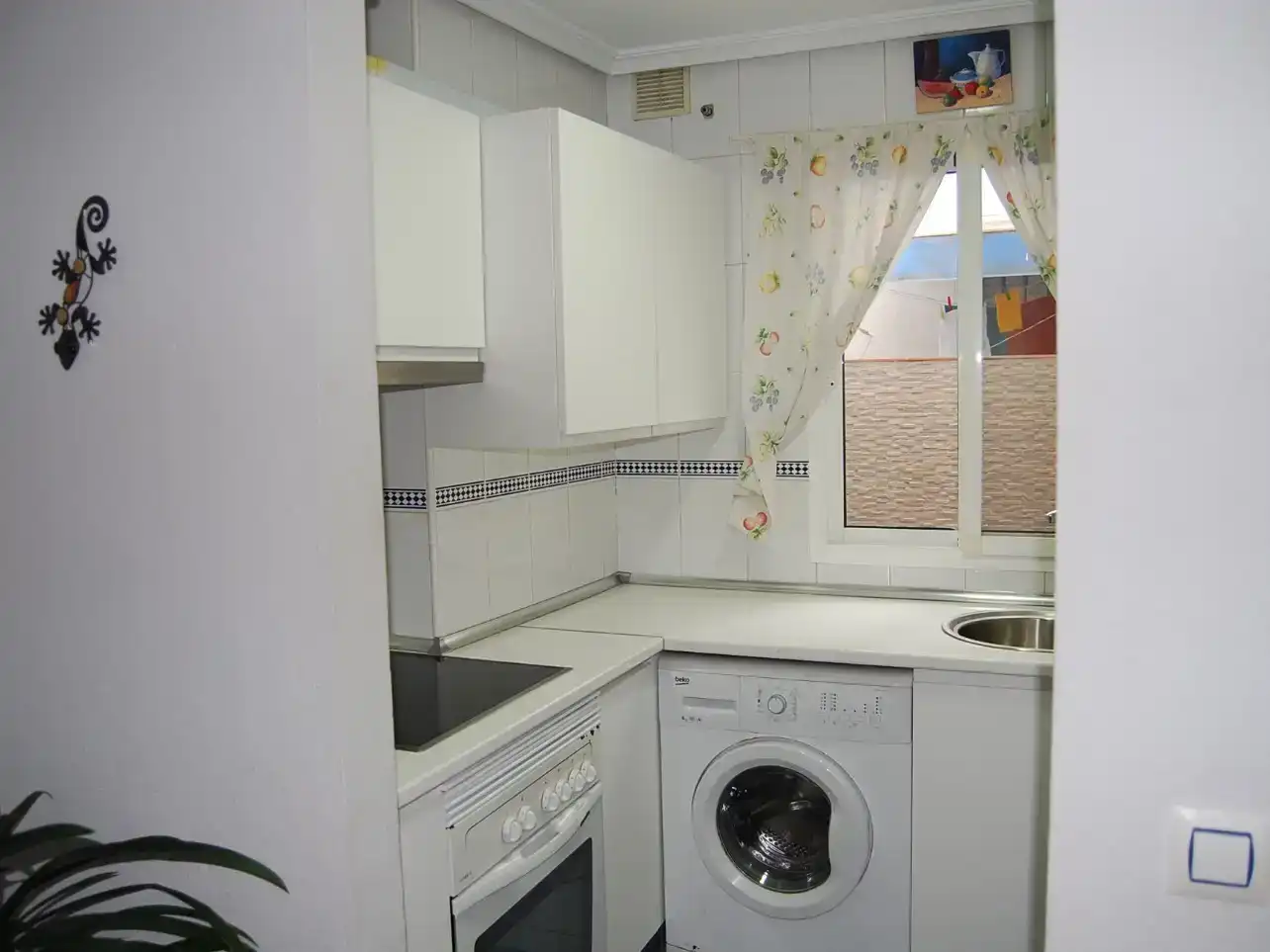 Cuina de Apartament de lloguer en Algeciras amb Piscina