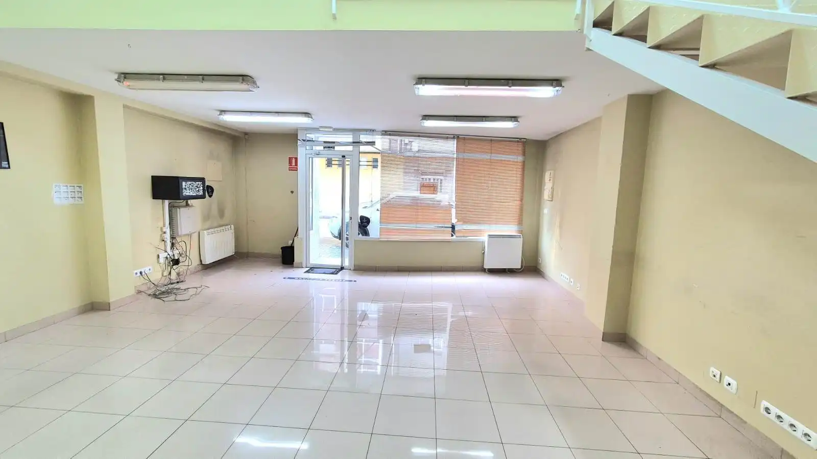 Local comercial en alquiler en Flores de Sil - La Placa