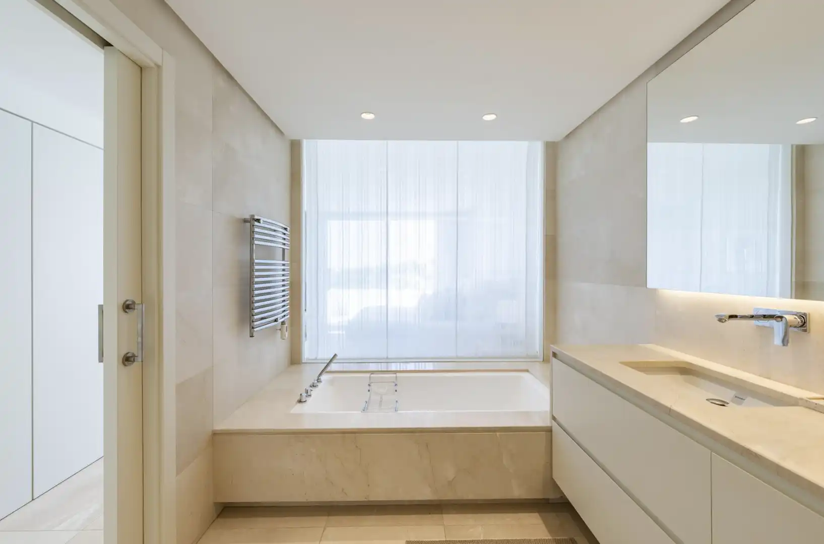 Badezimmer von Dachboden zur Miete in Marbella mit Klimaanlage, Schwimmbad und Möbliert