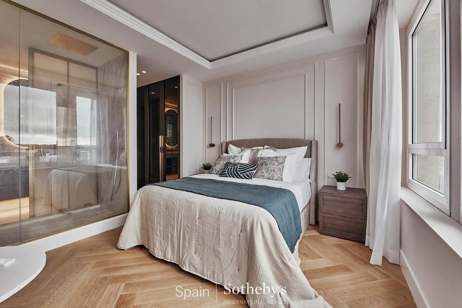 Bedroom of Apartments for sale in Madrid  with Air Conditioner, Terrace and Storage room