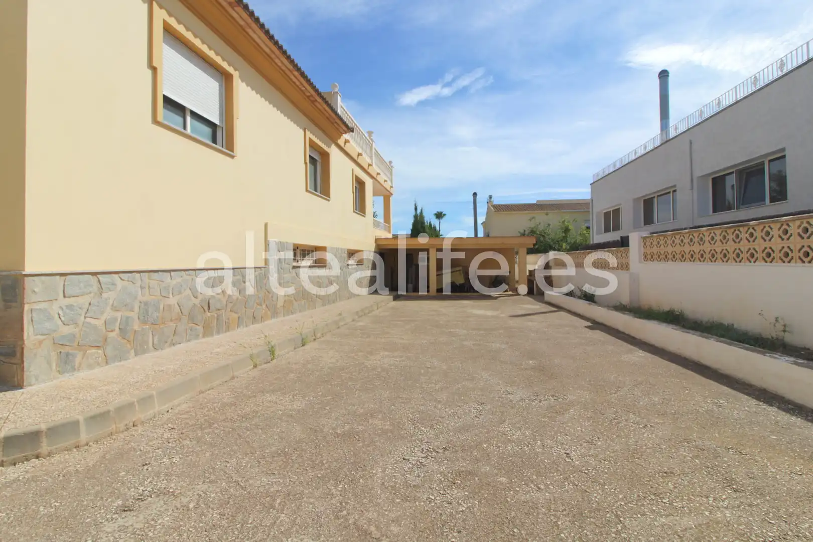Außenansicht von Haus oder Chalet zum Verkauf in La Nucia mit Privatgarten, Terrasse und Abstellraum