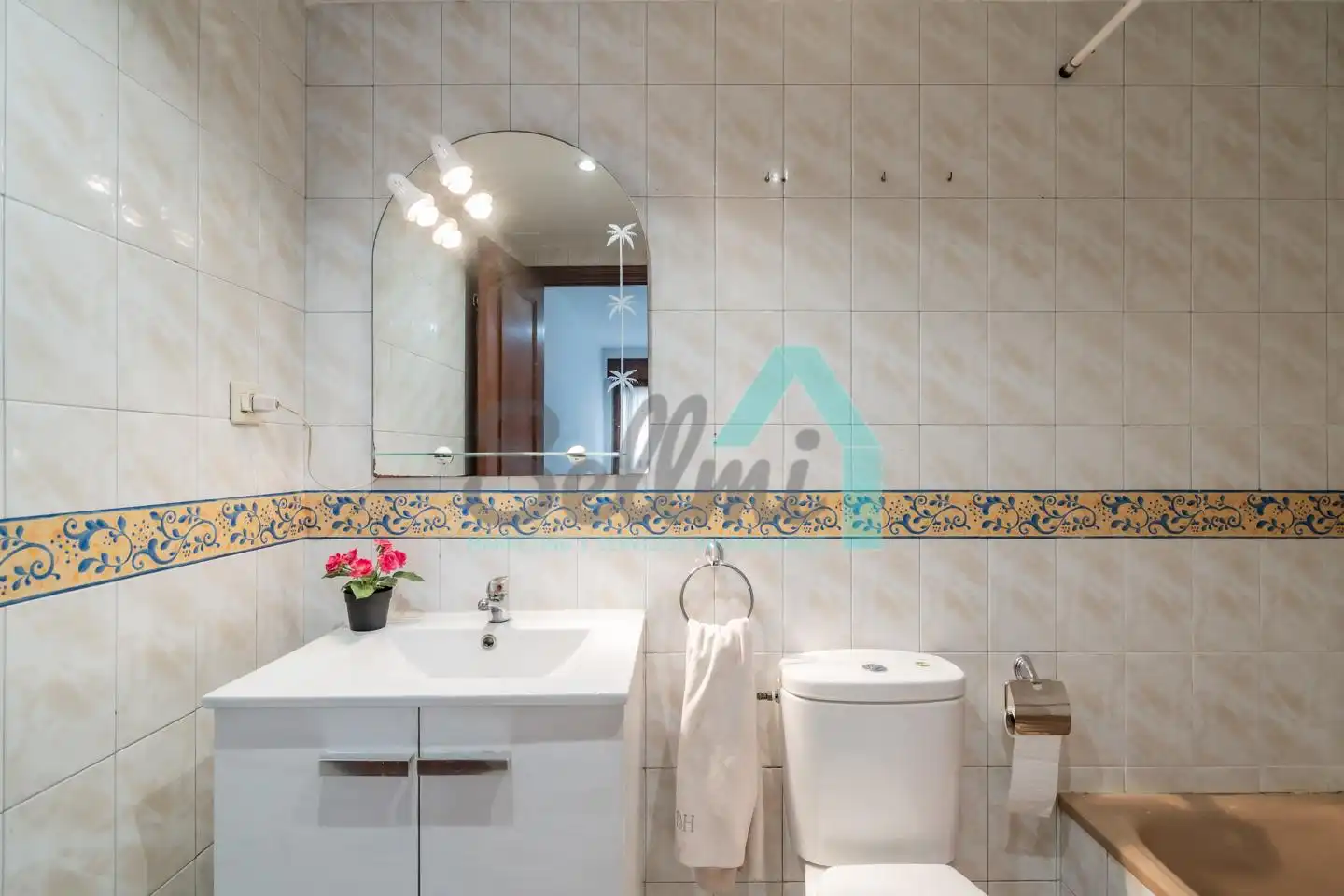 Baño de Piso de alquiler en Oviedo  con Calefacción, Parquet y Terraza
