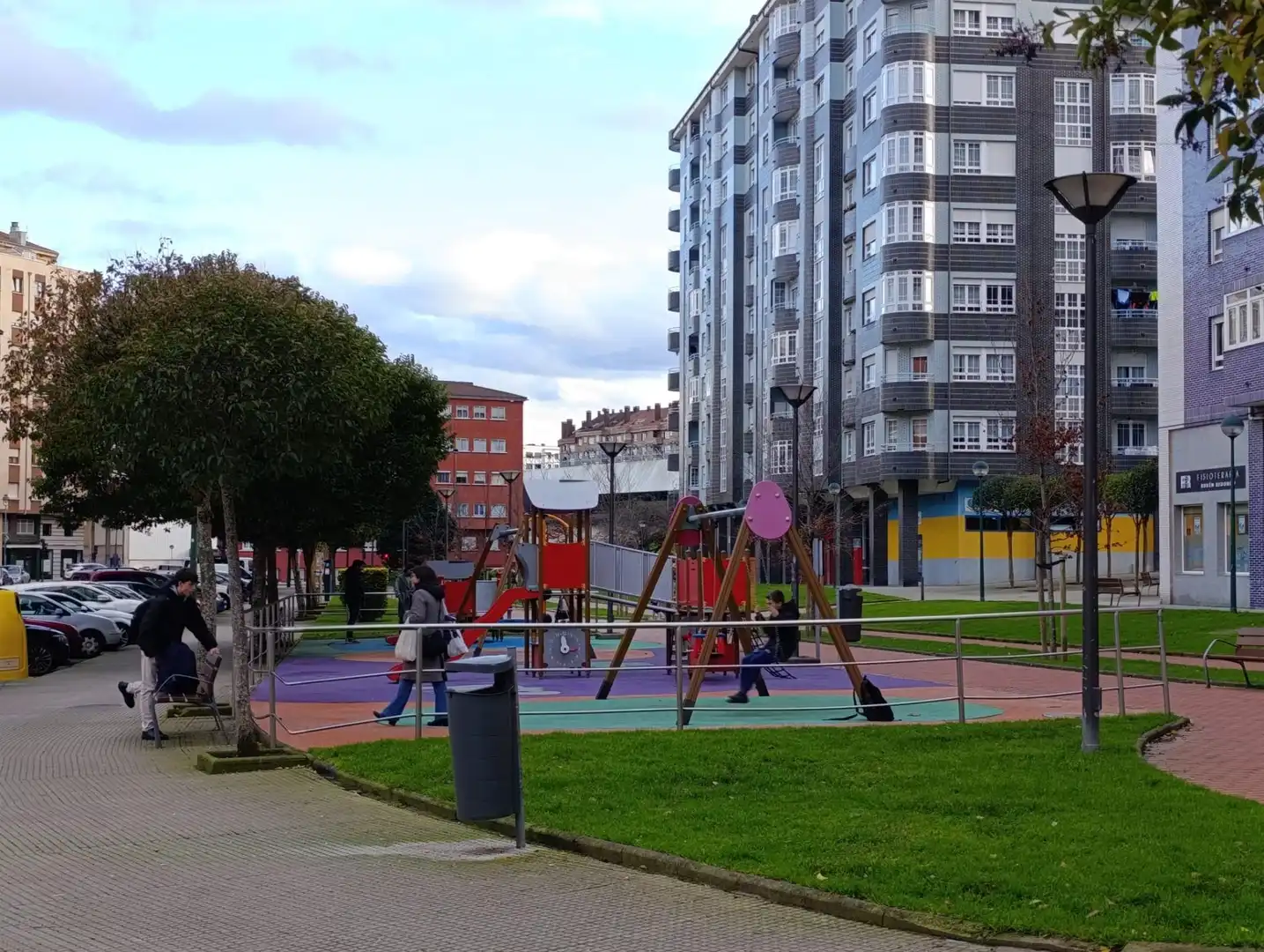 Vista exterior de Apartament en venda en Avilés amb Calefacció, Traster i Balcó