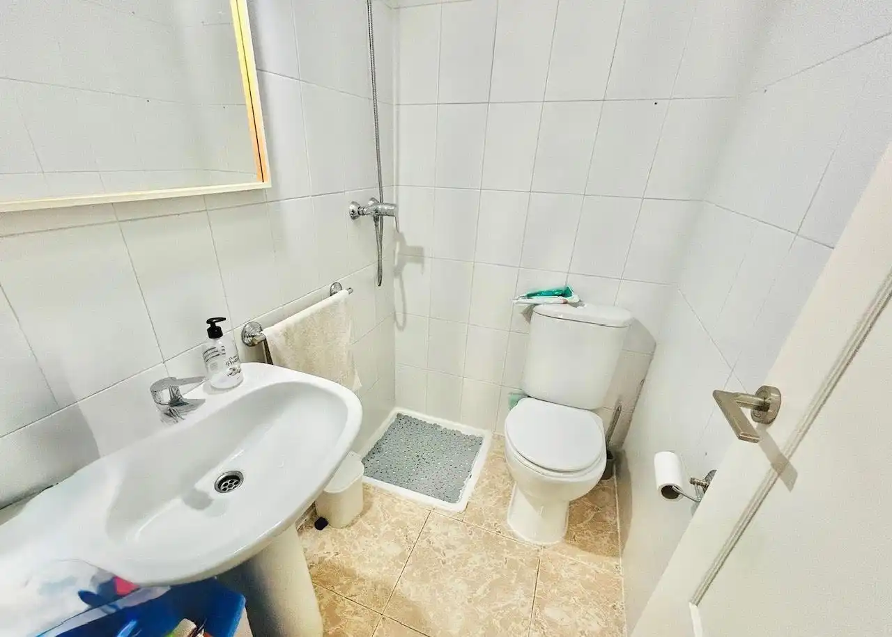 Baño de Casa adosada de alquiler en Pilar de la Horadada con Aire acondicionado, Calefacción y Jardín privado