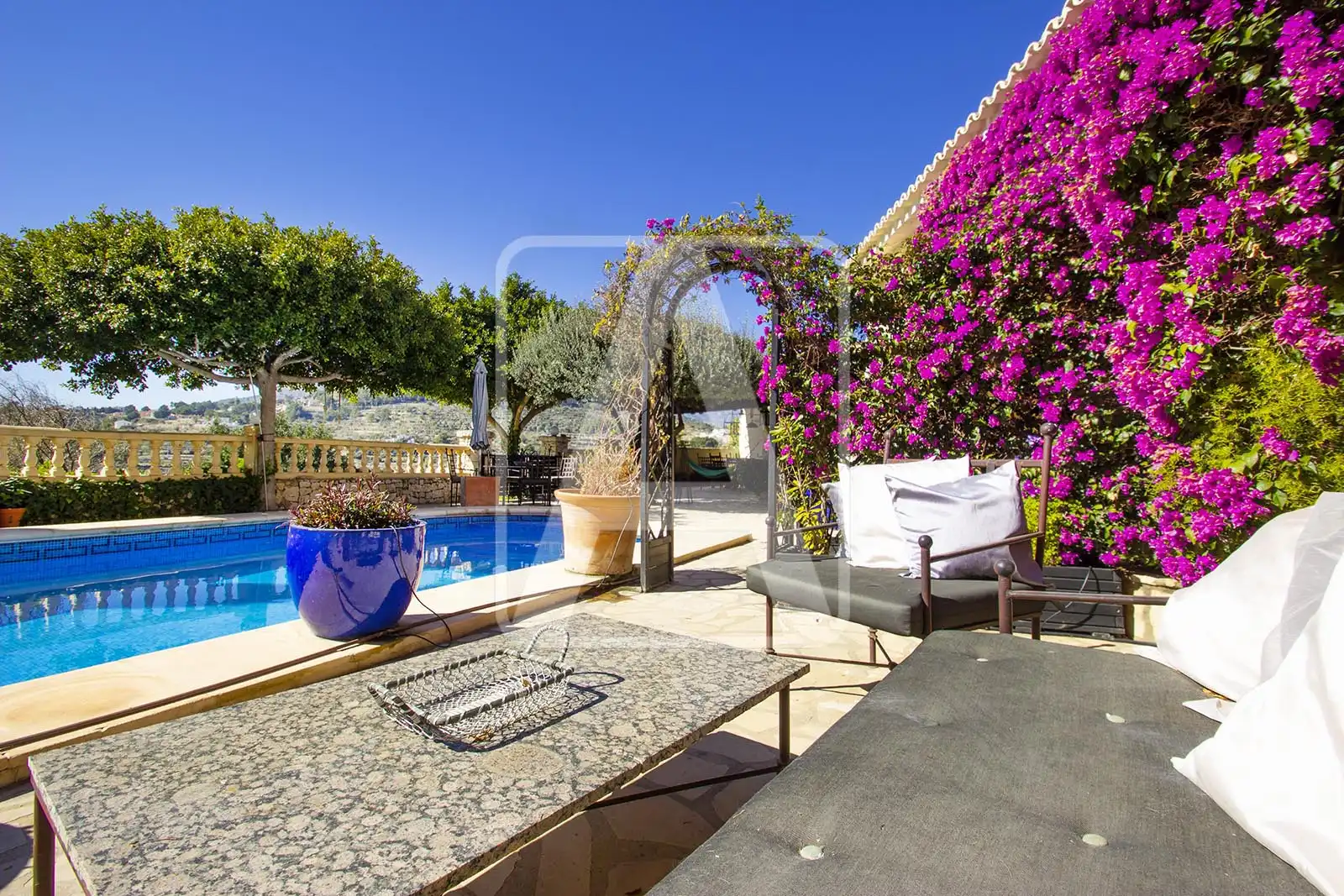Terrassa de Finca rústica en venda en Calpe / Calp amb Aire condicionat, Calefacció i Jardí privat