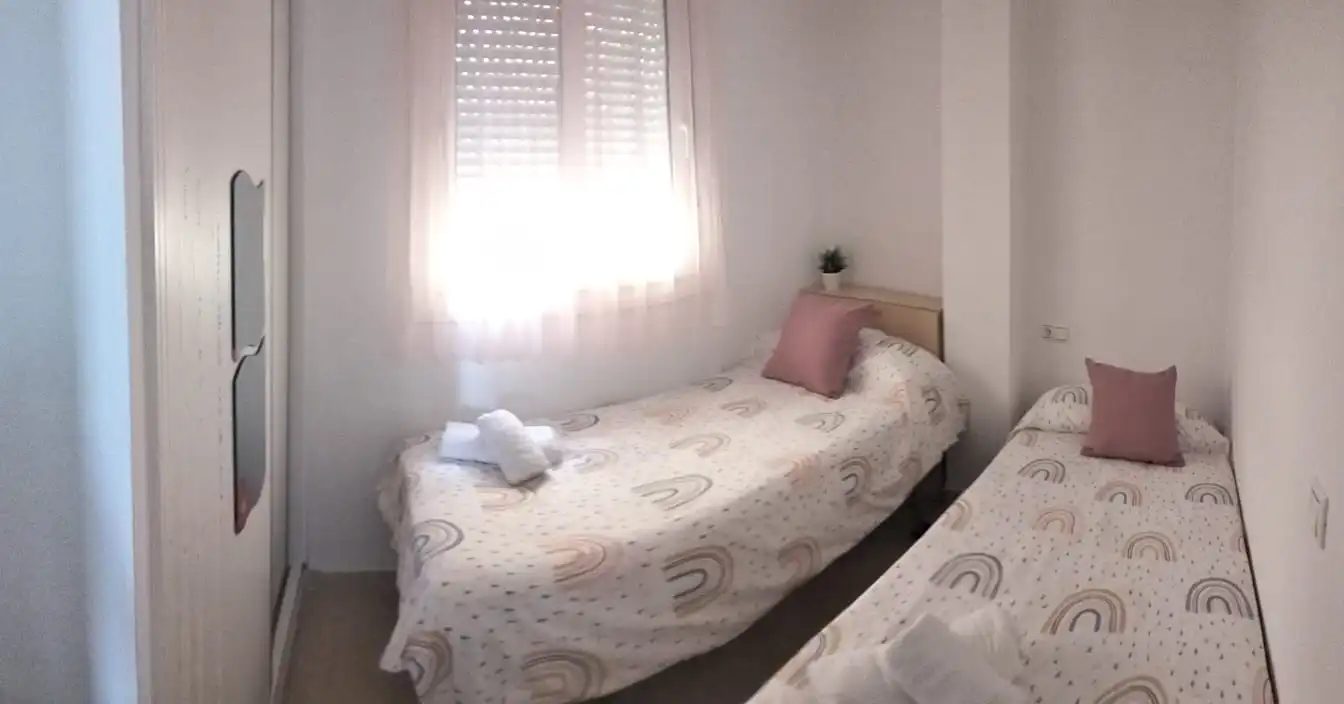 Habitación de Ático de alquiler en Roquetas de Mar con Aire acondicionado, Calefacción y Terraza