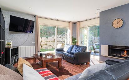 Sala d'estar de Casa o xalet en venda en Vallromanes amb Aire condicionat, Jardí privat i Terrassa