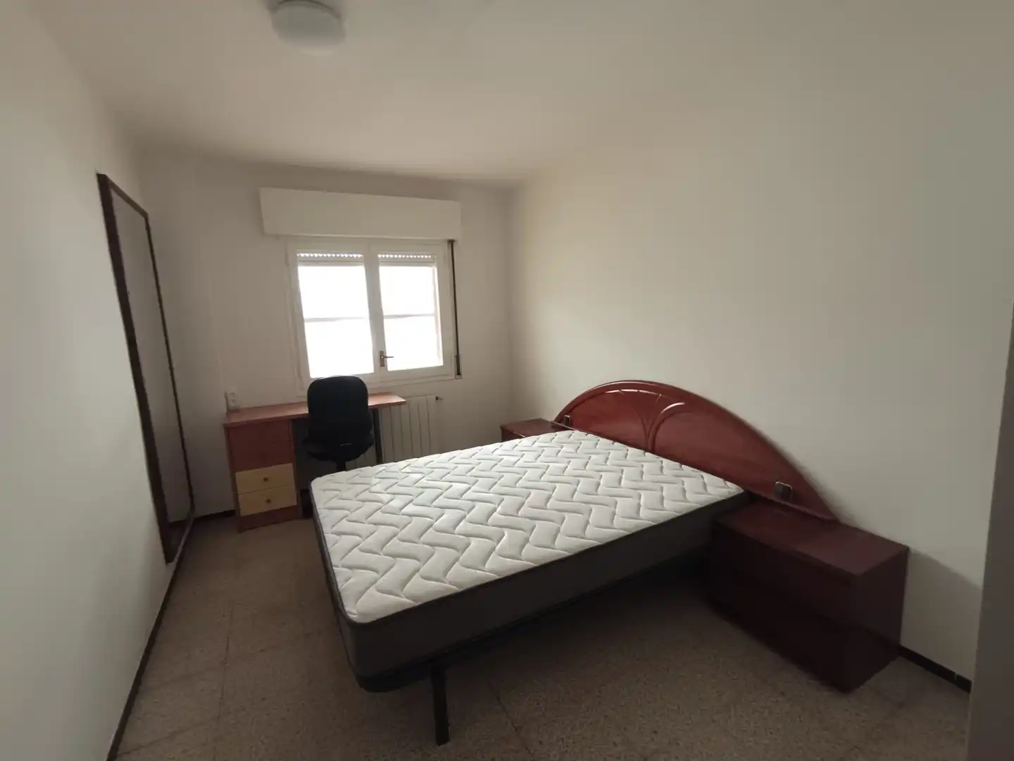 Habitación de Piso de alquiler en Girona con Calefacción, Terraza y Amueblado
