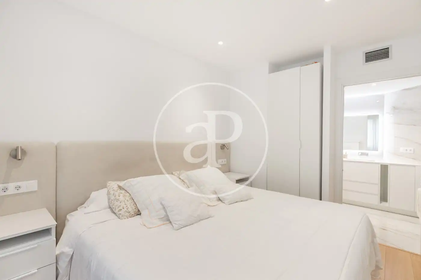 Habitación de Piso en venta en Barcelona con Aire acondicionado, Calefacción y Balcón